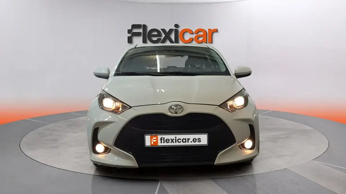 Usado Toyota Yaris Advance 72 CV (52 kW) 2023 Blanco Utilitario