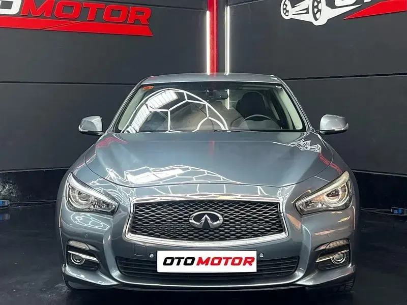 Käytetty Infiniti Q50 170 HP (125 kW) 2017 Harmaa Sedan