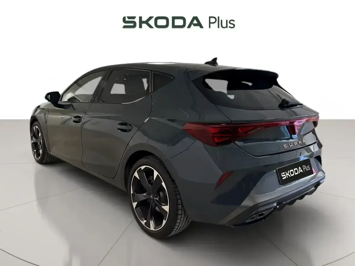 Usado Cupra Leon 150 CV (110 kW) 2024 Azul Berlina