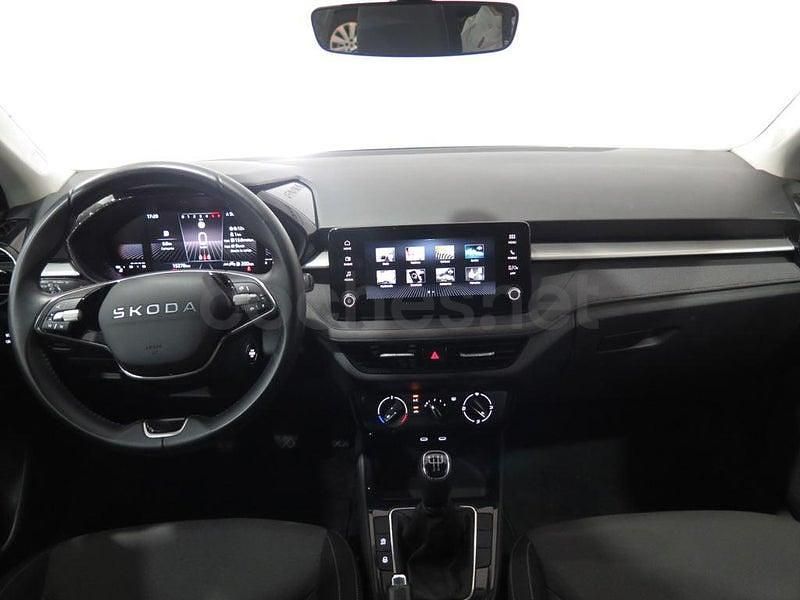 Usado Skoda Fabia Selection 95 CV (69 kW) 2025 Azul Berlina