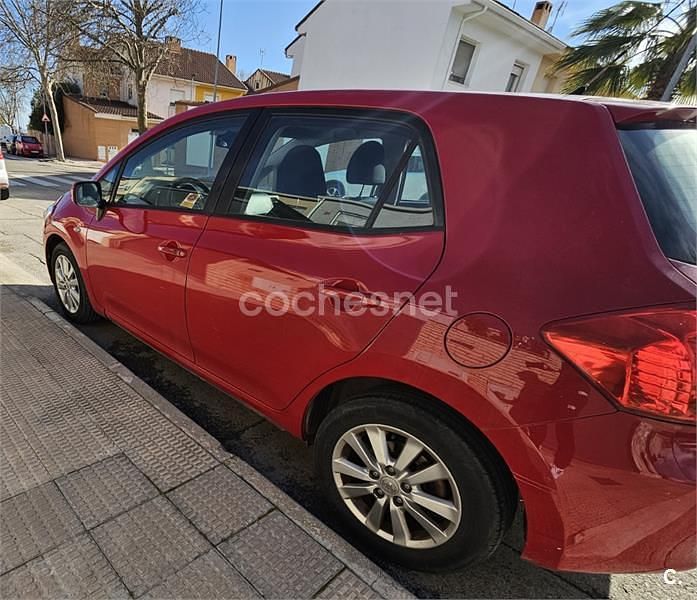 Usado Toyota Auris Sol 124 CV (91 kW) 2007 Rojo Utilitario