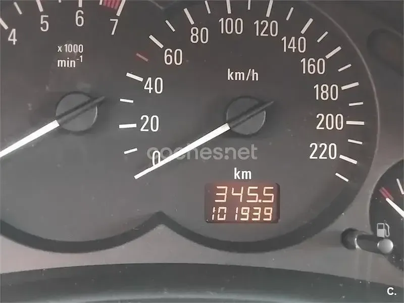 Usado Opel Corsa Elegance 90 CV (66 kW) 2003 Blanco Utilitario