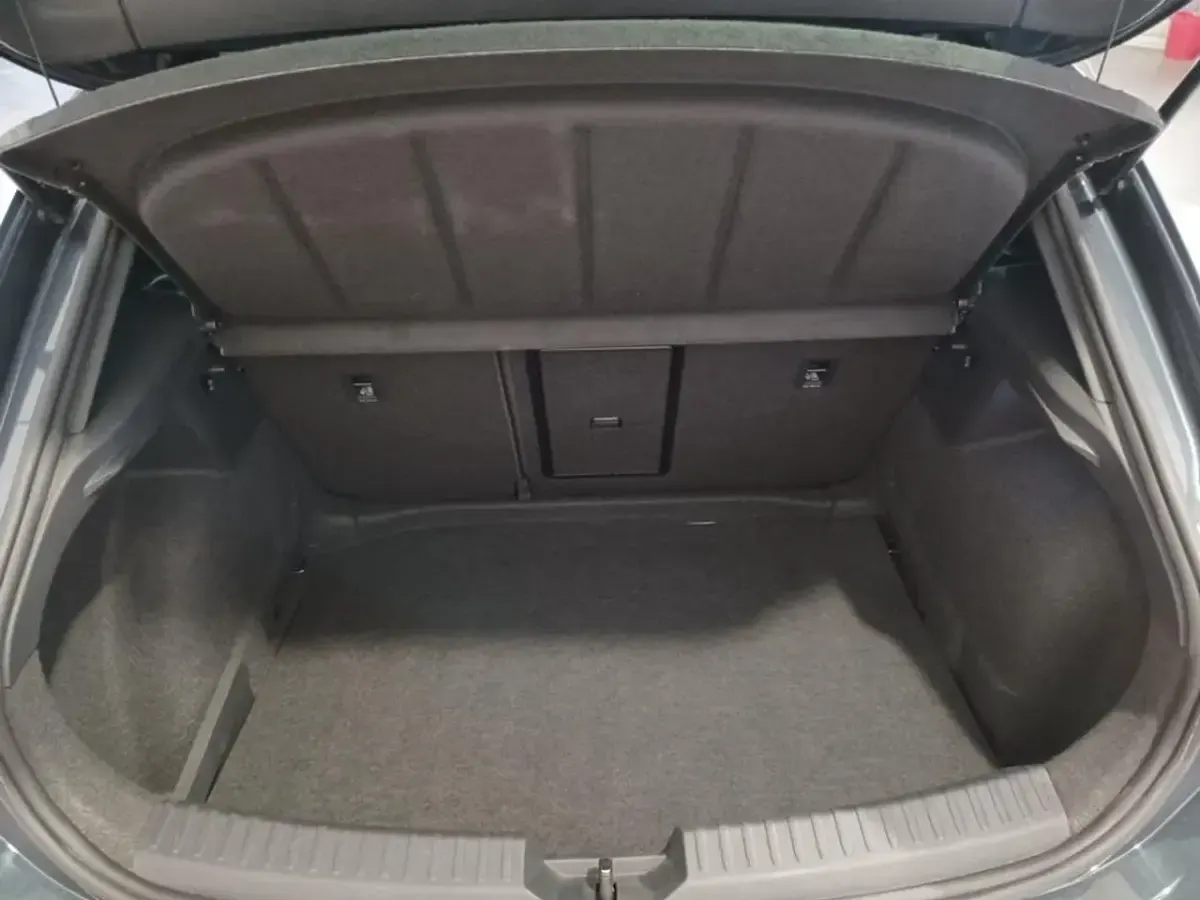 Usado Seat Leon FR 150 CV (110 kW) 2024 Gris Utilitario