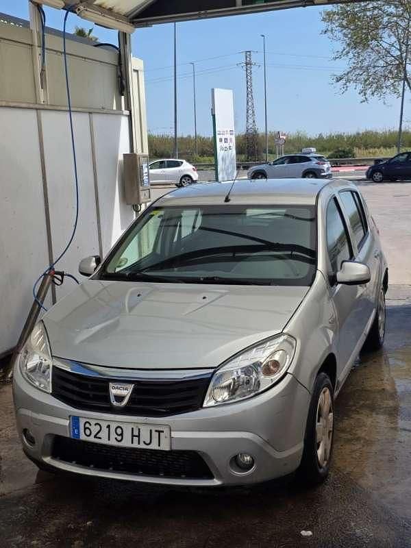 Usado Dacia Sandero Lauréate 75 CV (55 kW) 2012 Gris Utilitario