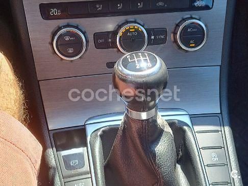 Usado VW Passat Highline 140 CV (102 kW) 2012 Negro Familiar