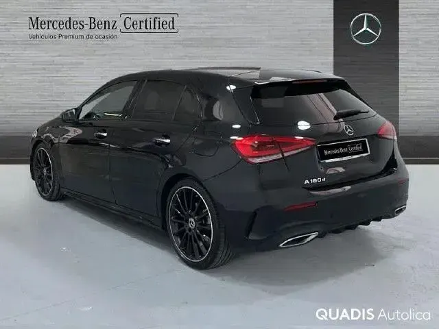 Usado Mercedes A180 116 CV (85 kW) 2022 Negro cosmos