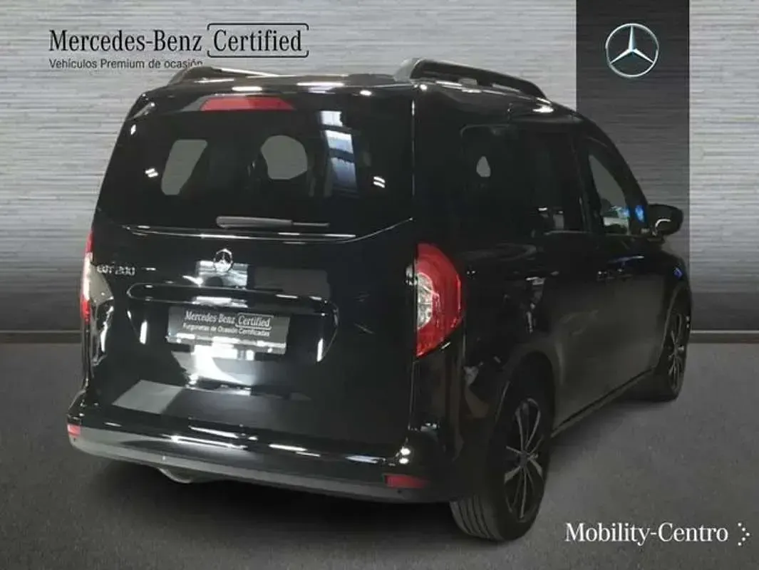 Usado Mercedes EQT200 2025 Negro Monovolumen