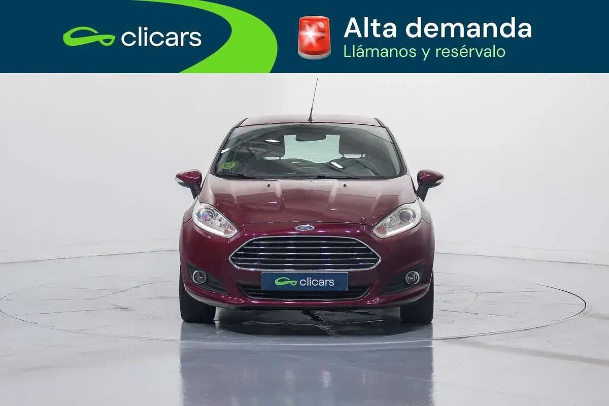 Usado Ford Fiesta Titanium 95 CV (69 kW) 2015 Rojo Utilitario