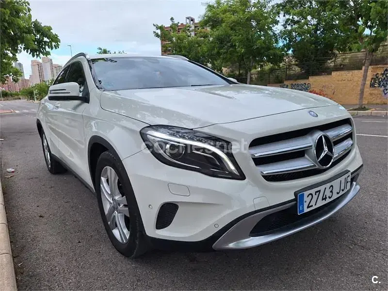 Usado Mercedes GLA200 Urban 136 CV (100 kW) 2015 Blanco SUV