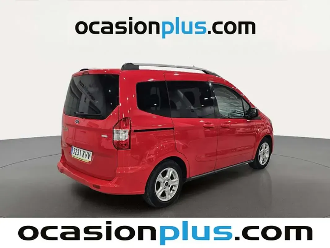 Usado Ford Tourneo Courier Trend 102 CV (75 kW) 2019 Rojo Monovolumen