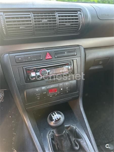 Usado Audi A4 125 HP (91 kW) 1999 Cinzento Sedan