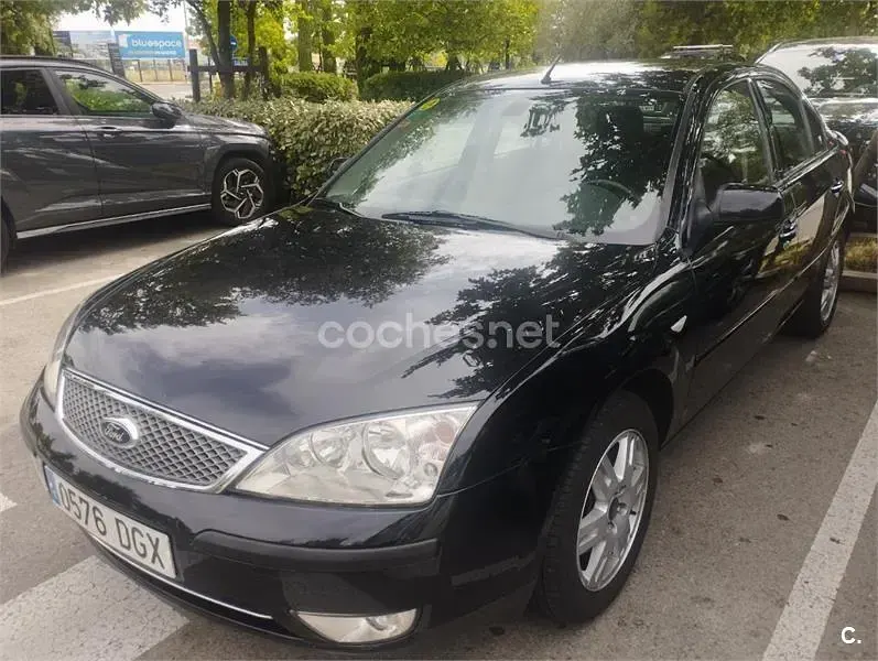 Usado Ford Mondeo Ghia 145 CV (106 kW) 2005 Negro Berlina