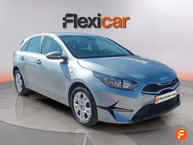 Usado Kia Ceed 136 CV (100 kW) 2023 Gris Utilitario