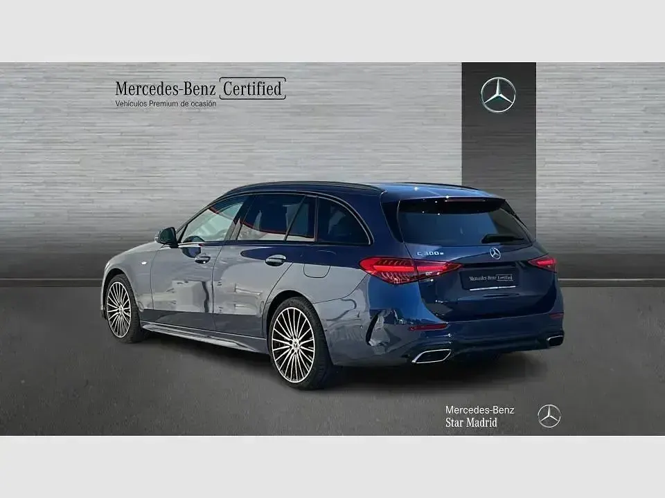 Usado Mercedes C300e 313 CV (230 kW) 2025 Azul Familiar
