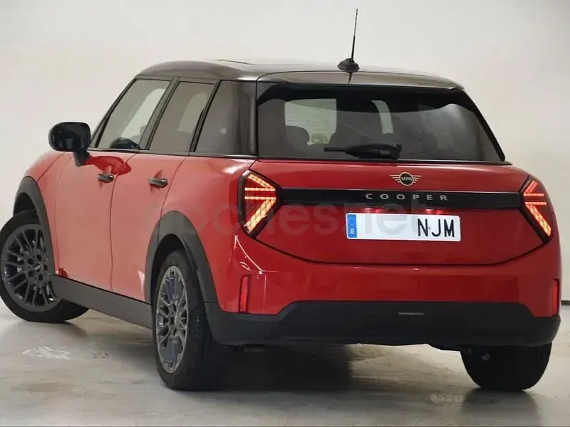Usado Mini Cooper Classic 114 kW (156 CV) 2026 Rojo Utilitario