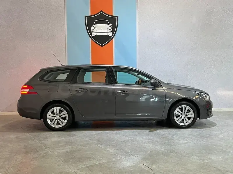 Usado Peugeot 308 SW Style 110 CV (80 kW) 2017 Beige Familiar