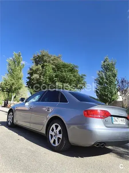 Usado Audi A4 136 CV (100 kW) 2011 Gris / plata Berlina