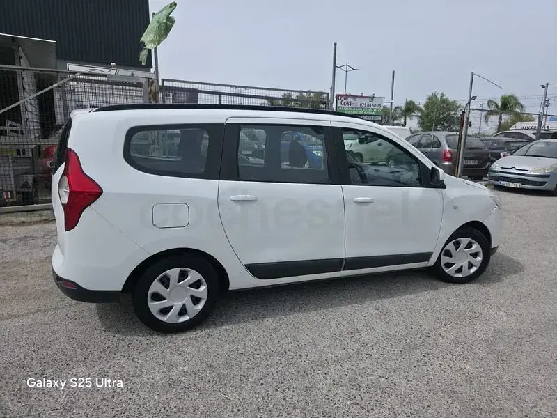 Usado Dacia Lodgy Ambiance 90 CV (66 kW) 2016 Blanco Monovolumen