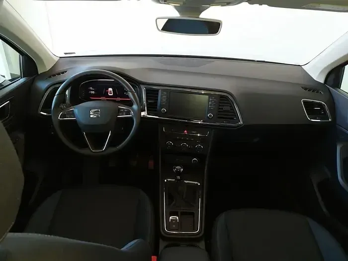 Usado Seat Ateca Style 150 CV (110 kW) 2025 Gris plata SUV