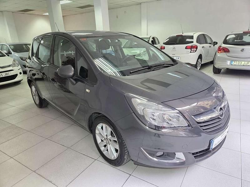 Usado Opel Meriva Selective 120 CV (88 kW) 2017 Gris / plata Monovolumen