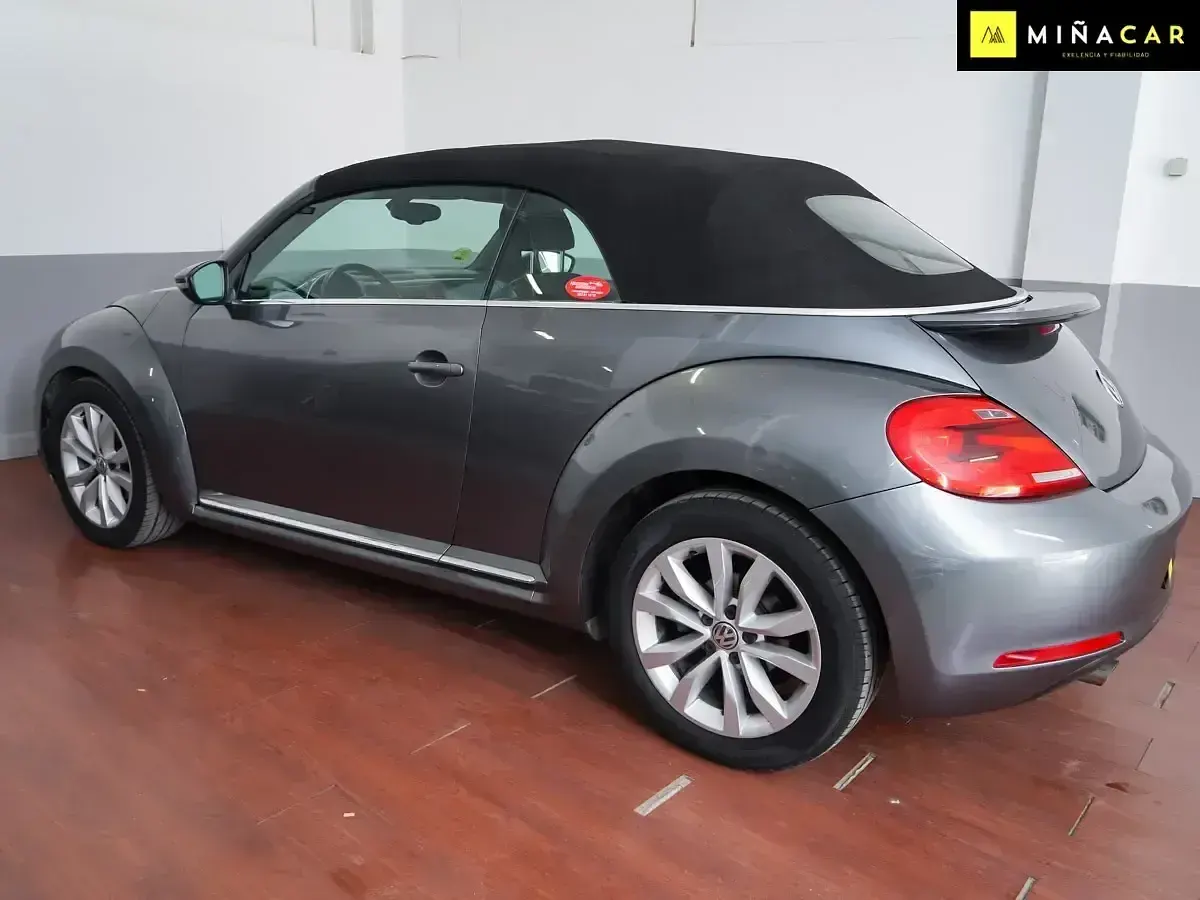 Usado VW Beetle 110 CV (80 kW) 2016 Gris / plata Utilitario
