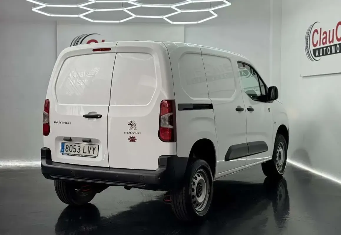 Usado Peugeot Partner S 131 CV (96 kW) 2022 Blanco Monovolumen
