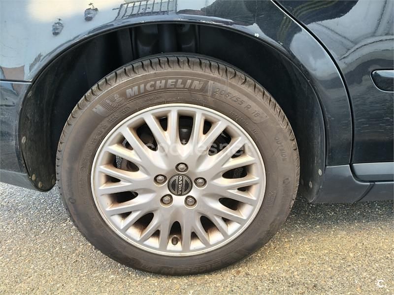 Käytetty Volvo S40 Momentum 136 HP (100 kW) 2004 Musta Sedan