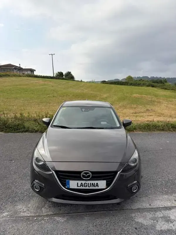 Usado Mazda 3 Luxury 150 CV (110 kW) 2016 Gris Utilitario