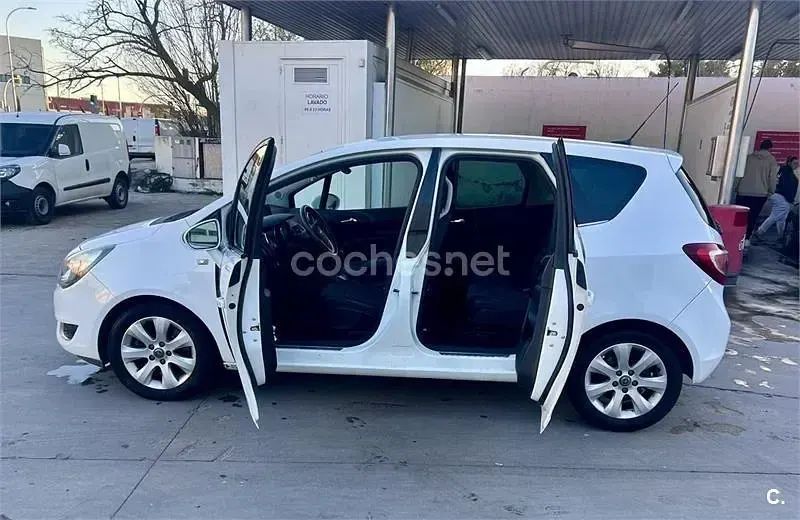 Usado Opel Meriva Excellence 110 CV (80 kW) 2015 Blanco Monovolumen