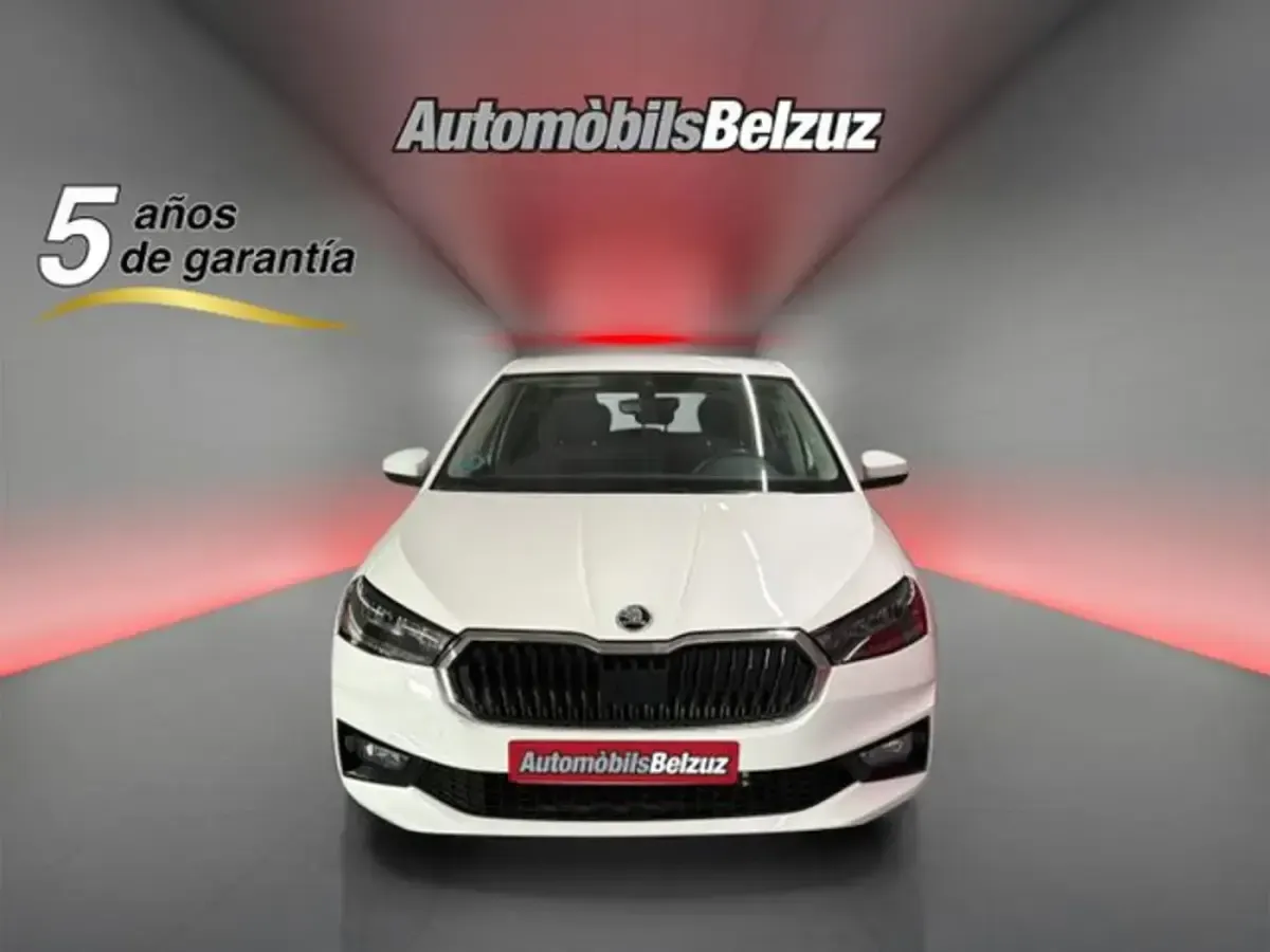 Usado Skoda Fabia Selection 95 CV (69 kW) 2024 Blanco Utilitario