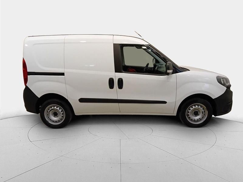 Usado Fiat Doblò 95 CV (69 kW) 2019 Blanco Monovolumen