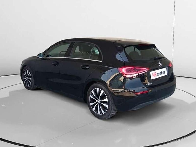 Usado Mercedes A180 109 CV (80 kW) 2021 Negro Utilitario