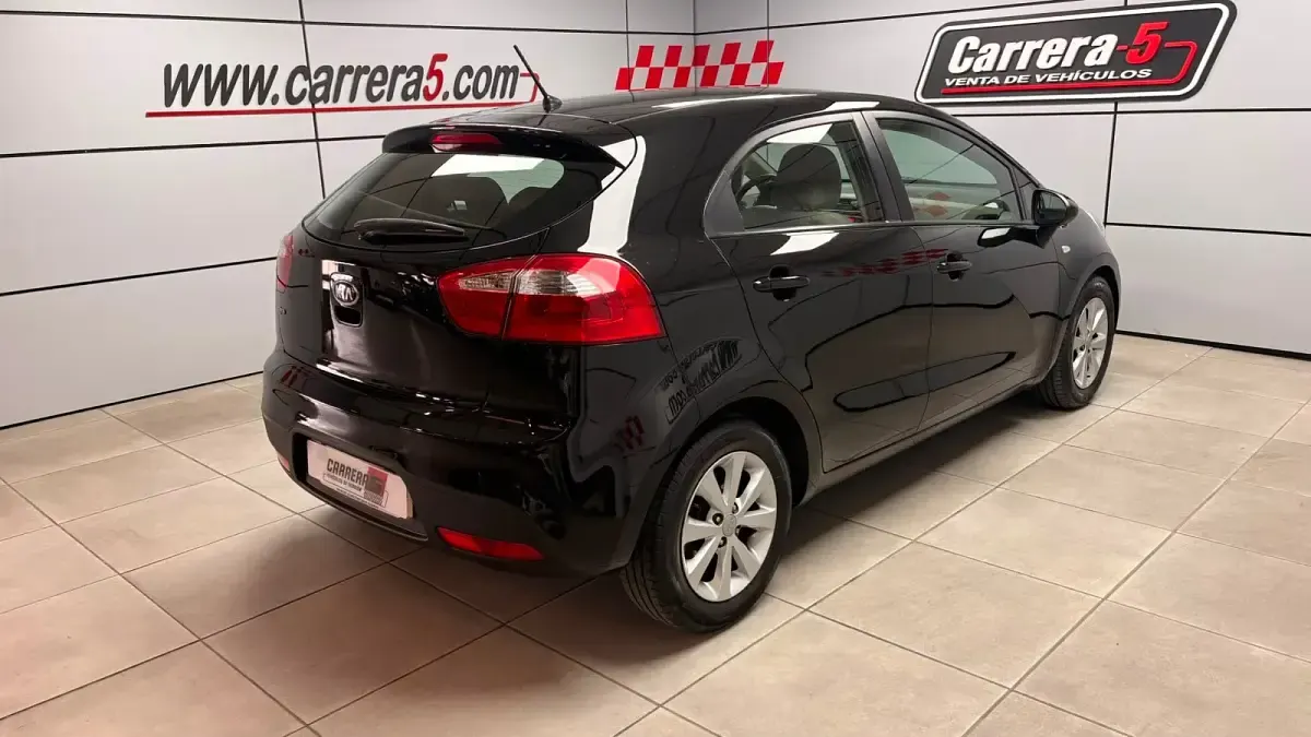 Usado Kia Rio 85 CV (62 kW) 2014 Negro Berlina