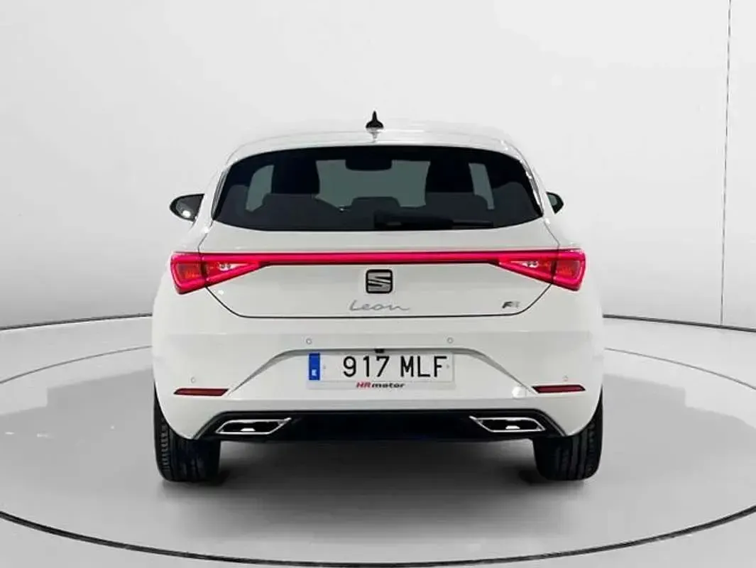 Usado Seat Leon FR 150 CV (110 kW) 2023 Blanco Berlina