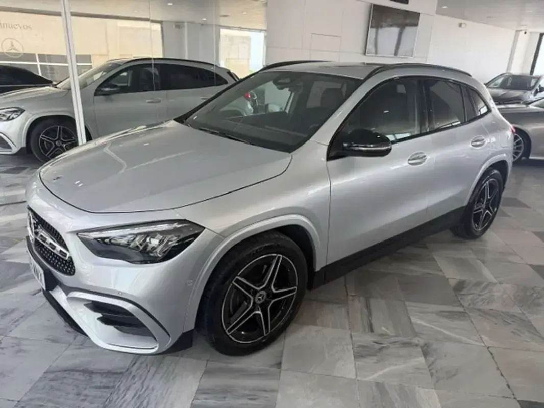 Usado Mercedes GLA200 150 CV (110 kW) 2024 Gris SUV