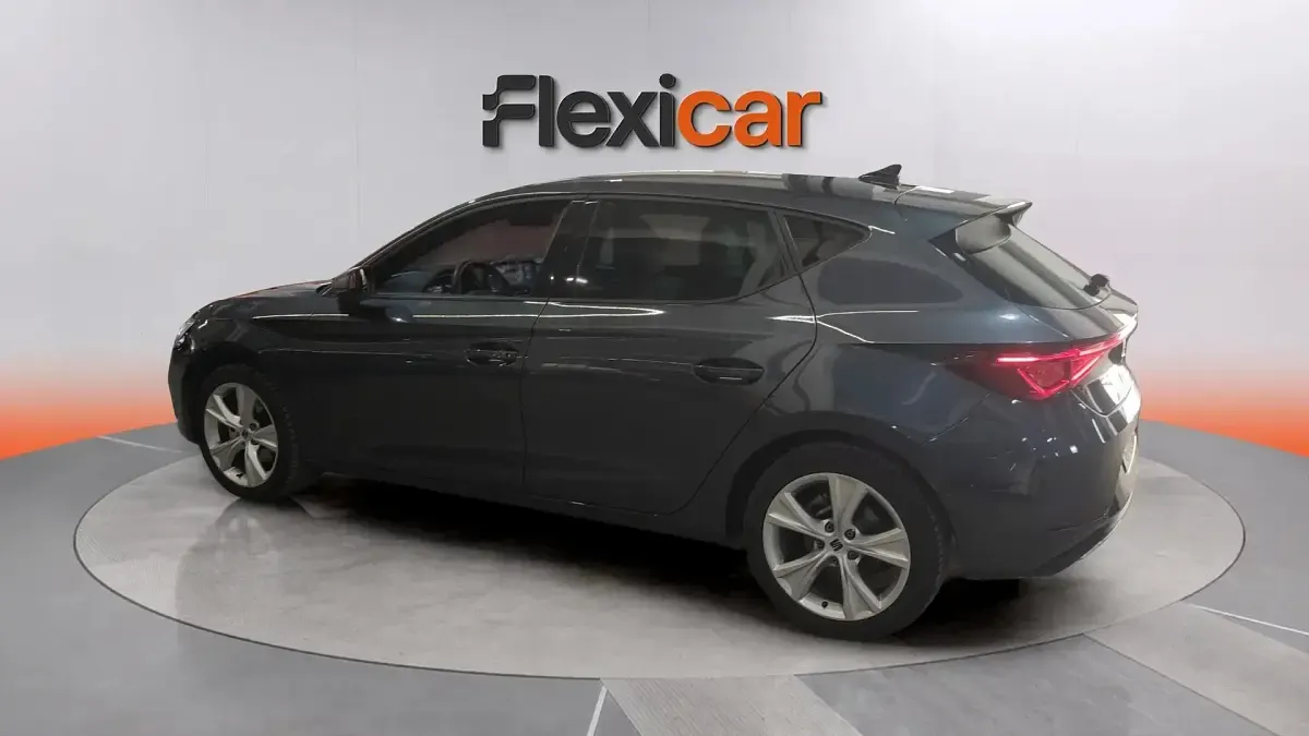 Usado Seat Leon FR 116 CV (85 kW) 2025 Azul Berlina