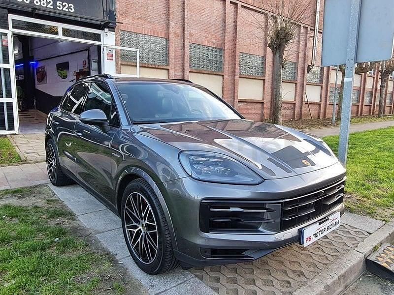 Usado Porsche Cayenne S E-Hybrid 519 CV (381 kW) 2024 Gris / plata SUV
