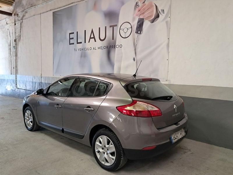Usado Renault Mégane 110 CV (80 kW) 2011 Beige Berlina