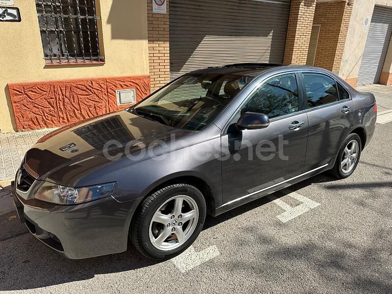 Gris / plata Usado 2004 Honda Accord Executive Berlina | 7950 € (Precio justo) - Imagen 1/4