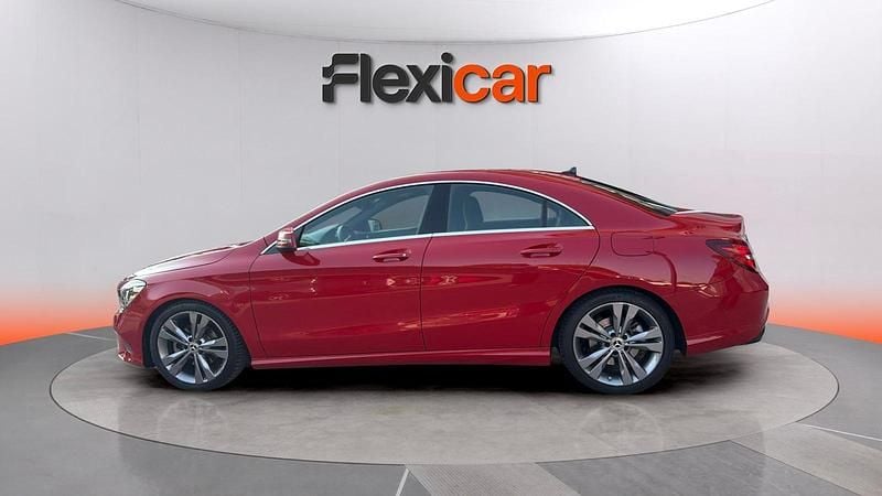 Usado Mercedes CLA180 122 CV (89 kW) 2017 Rojo Berlina