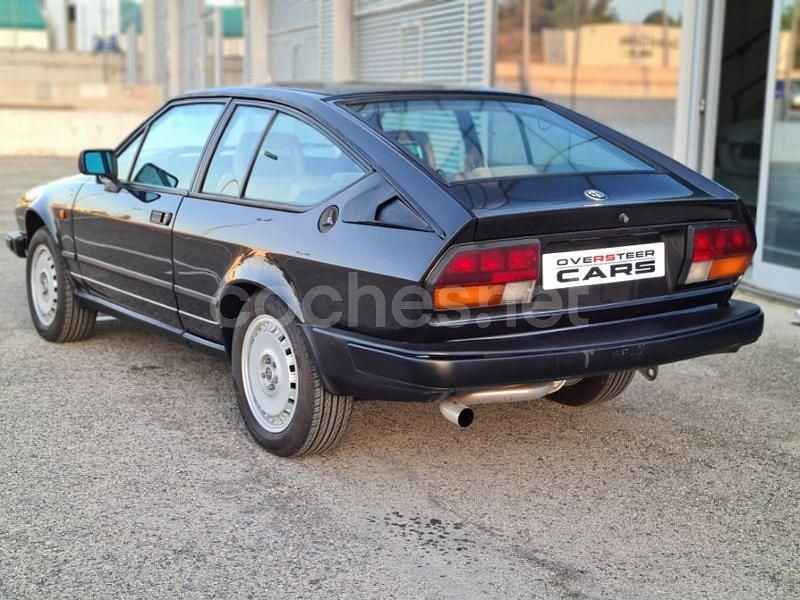 Usado Alfa Romeo GTV 160 CV (117 kW) 1983 Negro Coupe