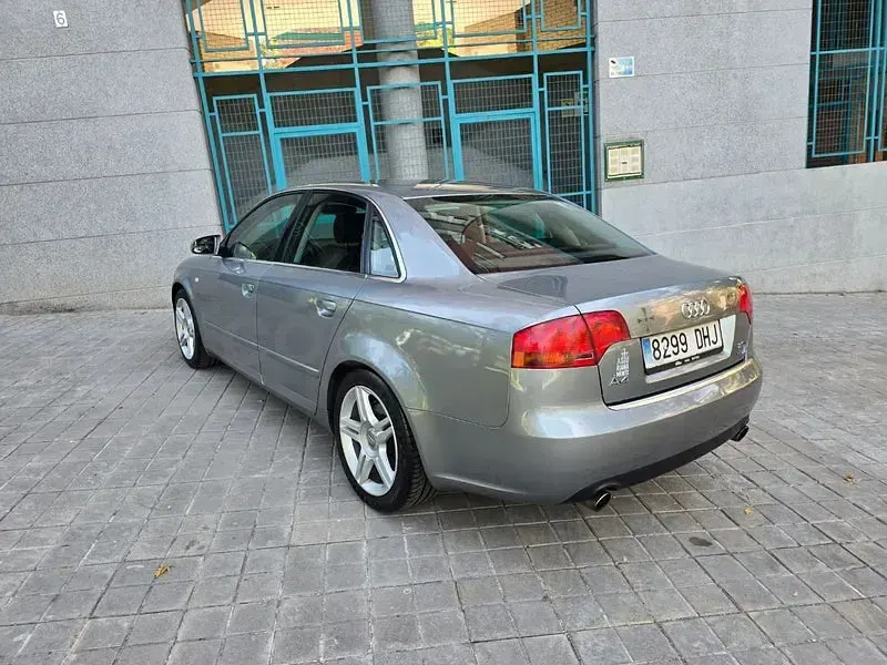Usado Audi A4 200 CV (147 kW) 2005 Gris / plata Berlina
