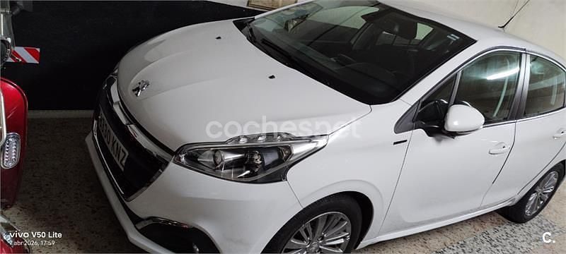 Usado Peugeot 208 82 CV (60 kW) 2018 Blanco Utilitario