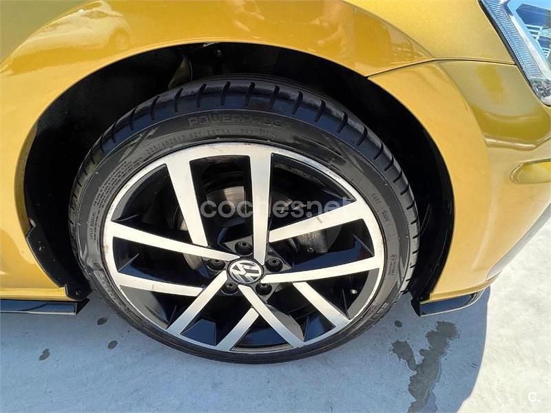 Usado VW Golf VII Sport 150 CV (110 kW) 2018 Amarillo Berlina