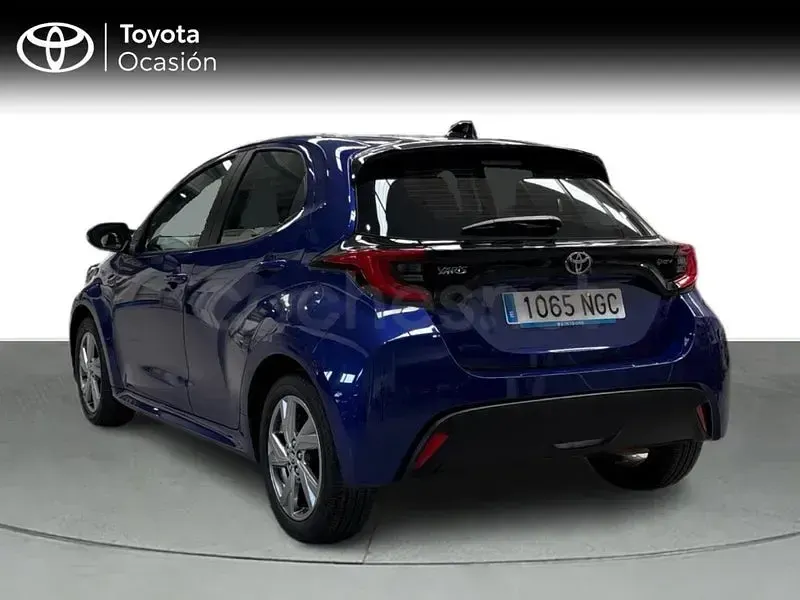 Usado Toyota Yaris Hybrid Active 116 CV (85 kW) 2025 Azul Berlina