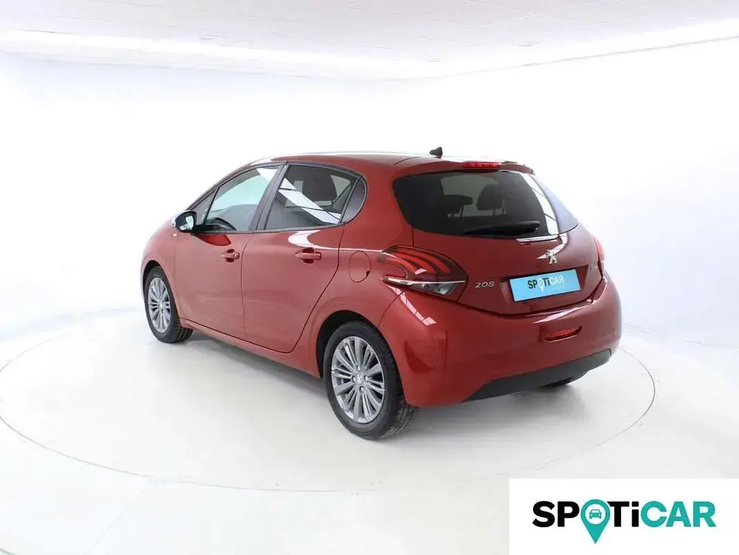 Usado Peugeot 208 Style 82 CV (60 kW) 2017 Rojo Utilitario