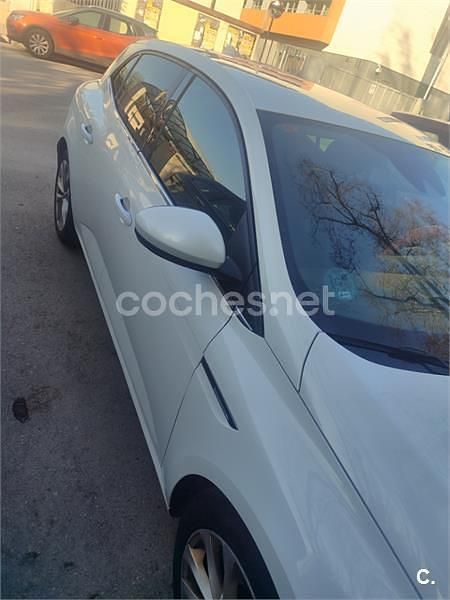 Usado Renault Mégane IV Zen 140 CV (102 kW) 2019 Blanco Berlina