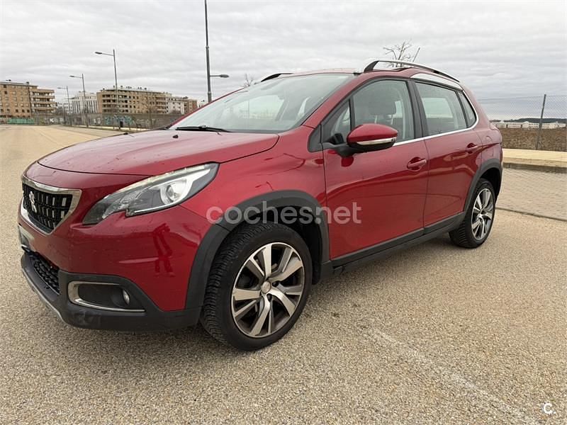 Usado Peugeot 2008 Allure 120 CV (88 kW) 2017 Rojo SUV