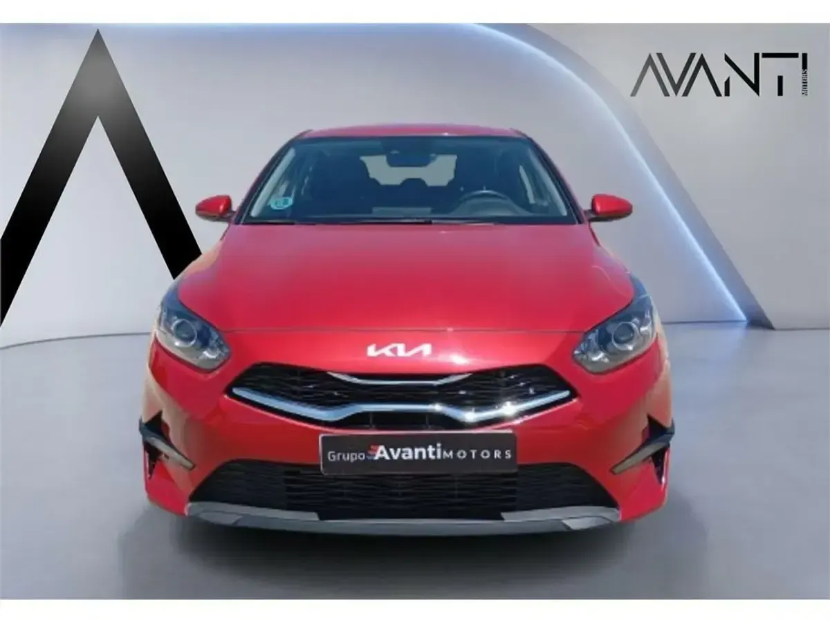Usado Kia Ceed 120 CV (88 kW) 2025 Rojo Utilitario