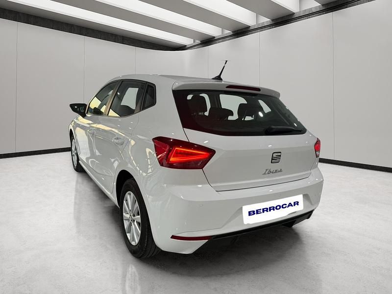 Usado Seat Ibiza Style 110 CV (80 kW) 2021 Blanco Utilitario